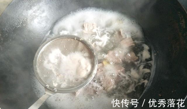 牛肉|土豆和牛肉搭配，这样做鲜美入味，牛肉软烂，大人孩子都很爱吃！