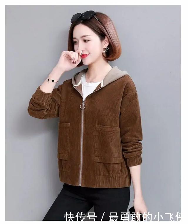 奔四奔五女人,建议试试“灯芯绒外套+烟管裤”,百搭显瘦又年轻