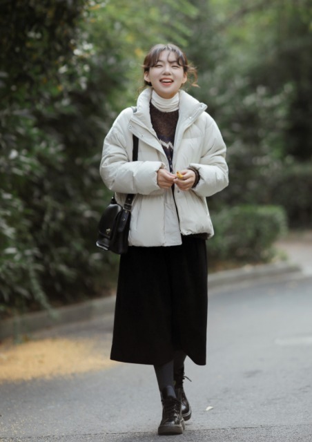 焦糖色 小个子穿羽绒服配啥鞋才好看?建议选择这4双,时髦百搭又显高