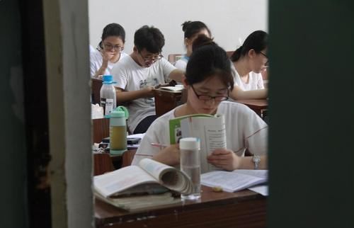 学弟学妹|当大学生遇到期末，四张图描述得太真实，网友：这不就是我吗？