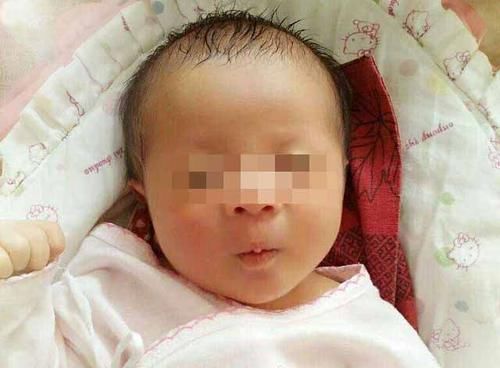 爸妈|月子期的宝宝,要是有这4个特征,爸妈就乐吧,他的智力发育很棒