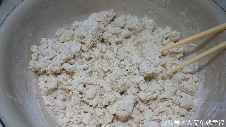 不用|自制的手抓饼层次多,外焦里嫩、葱香浓郁,一人一张不用炒菜了!