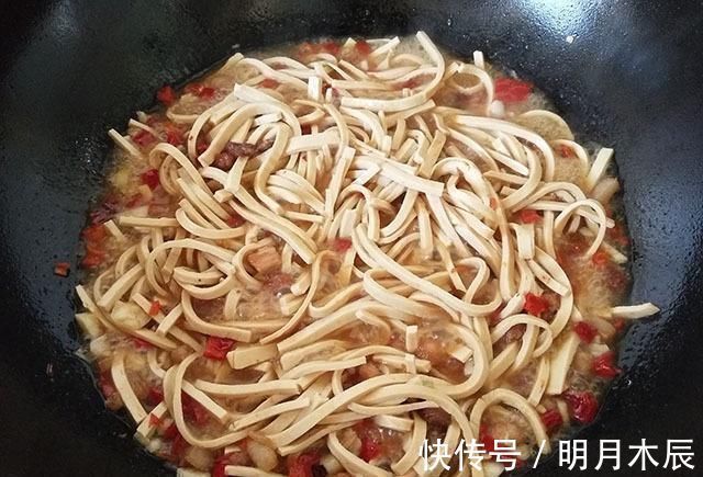 一日三餐|秋冬进补，少吃鸡鸭牛羊多吃它，入口鲜香又好做，我家经常吃
