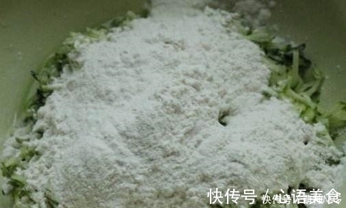 黄瓜别再凉拌了,这样做清爽适口,又当菜又当饭!