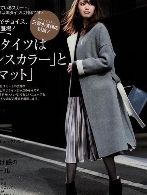 50岁左右的女人，建议多穿灰色大衣，学日本博主这样搭，才好看