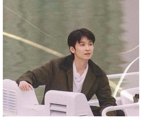 快本解散后谢娜何炅再次同台《朋友请听好》第二季却少了易烊千玺