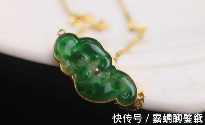 蝴蝶|翡翠雕刻首饰众多，面对动物镶嵌的翡翠首饰，你了解多少呢？