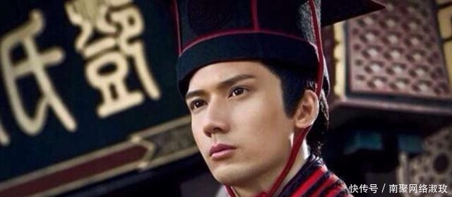 皇帝请丞相吃肉却不给筷子,丞相吃完后