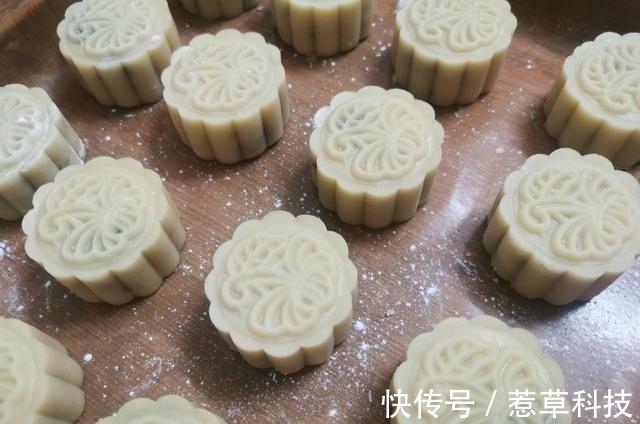 中秋月饼不用买了,教你在家做,配方简单做法详细,比买的好吃