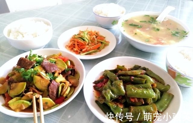 西红柿|一家三口的简单晚餐,悄悄走红朋友圈,网友:平淡真实幸福小日子