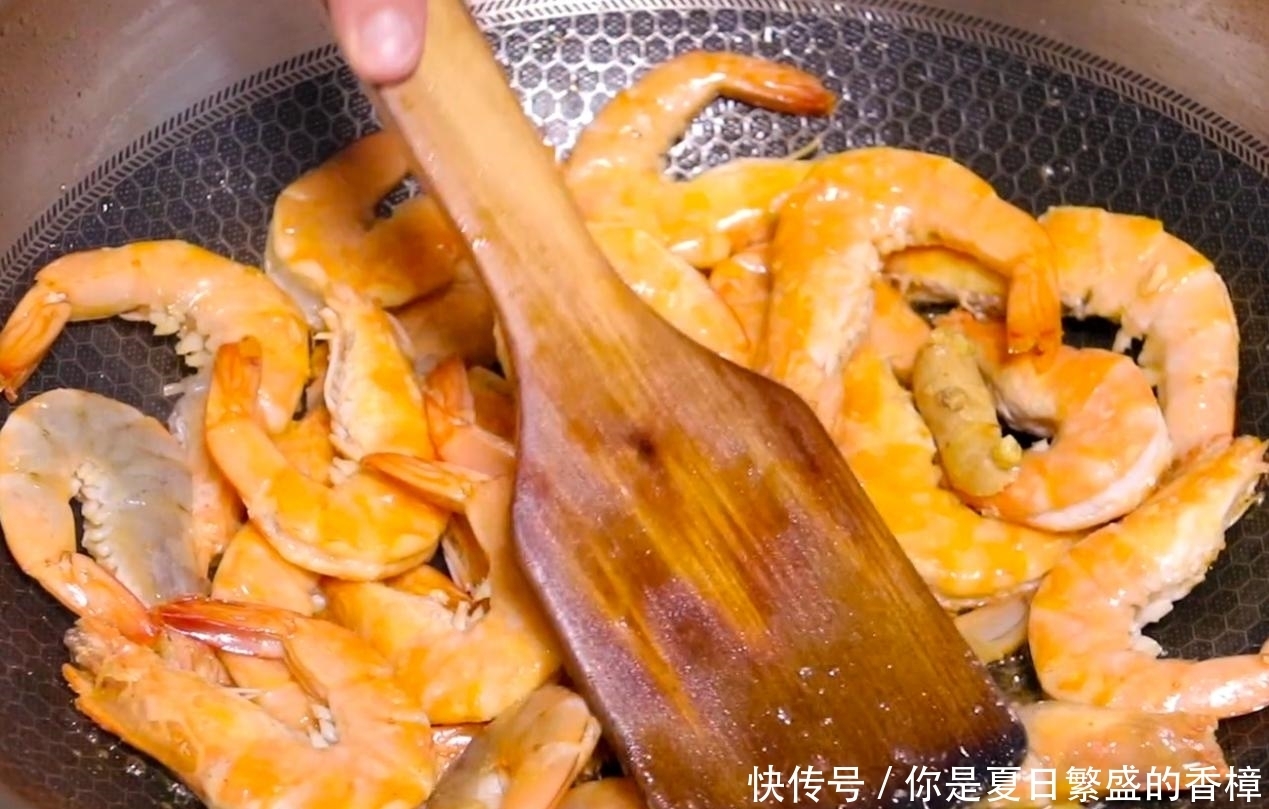 年夜饭,香到一锅都不够吃!不愧是大虾中的“极品”做法,非油炸