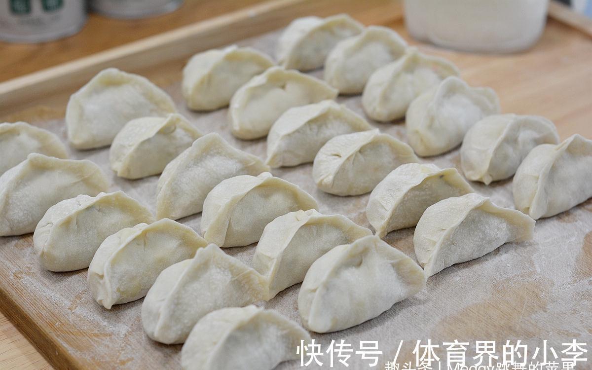 最近蔬菜有点儿小贵，试试素三鲜饺子，换着花样天天吃不腻