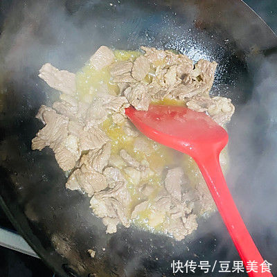 炒烤肉|「新疆炒烤肉」十分钟开吃，要的就是这个家常口儿