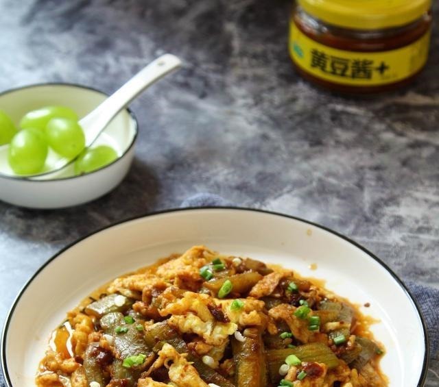 丝瓜炒鸡蛋里加点它,比肉还好吃,大人孩子都喜欢,超简单零失败