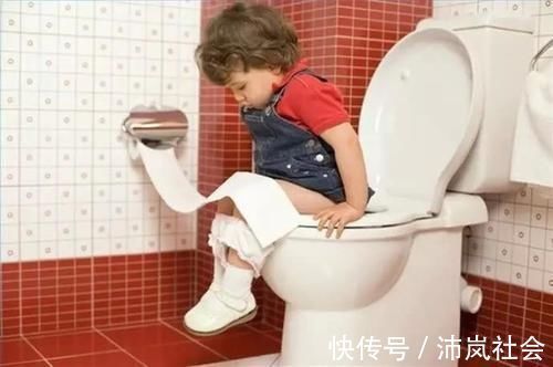 排尿|“新型把尿”悄然兴起,正在伤害孩子排尿系统,家长们却沾沾自喜