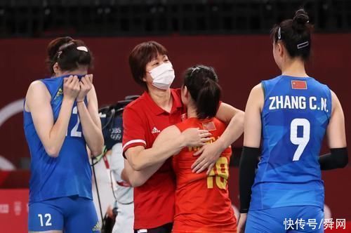 中国女排|郎平谢幕!中国女排姑娘们哭成一片，网友:等你们从头再来