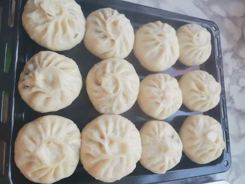 春天这菜是个宝，用它蒸包子鲜香美味，比肉馅的好吃，出锅连吃3个真过瘾