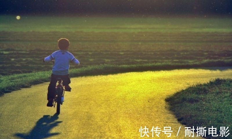 泪水#席慕蓉笔下很感人的一首诗,短短十三行字,写尽了大多数人的青春