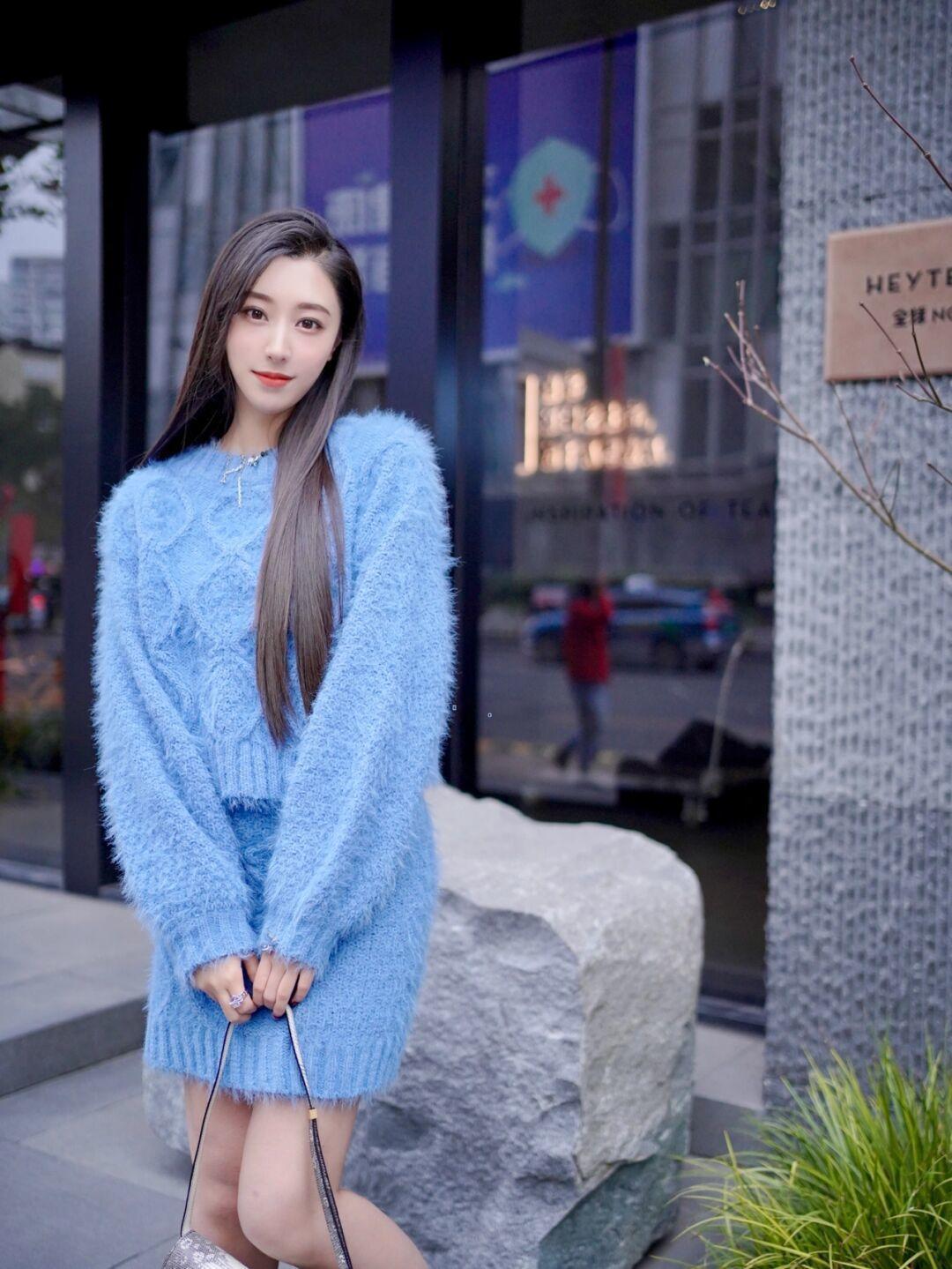 开衫 女人再不会打扮也别配“紧身衣”,毛衣才是最优雅,实用性极强