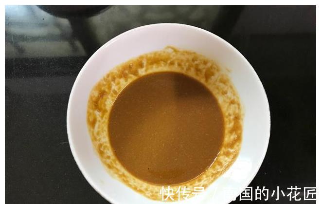 夏天|夏天,就爱这碗凉拌面,鲜香开胃,5分钟上桌,好吃到舔碗底