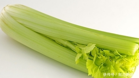 提个醒:芹菜配此物一起炒,亚硝胺毁了你一生,现在清楚还不迟