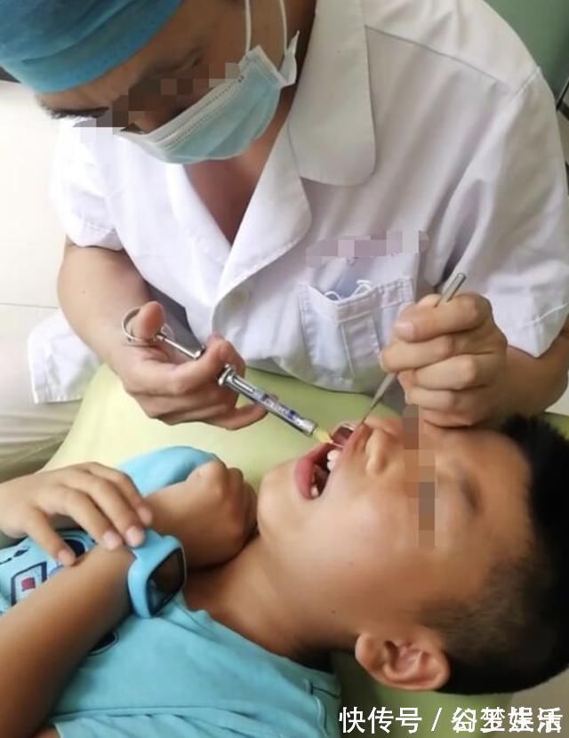 奶奶|7岁男孩长了“双排牙”,需要一颗一颗拔掉,奶奶自责不已