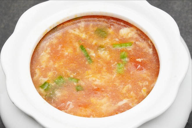 做蛋花汤，切忌水开直接倒蛋液，多做1步骤，蛋花漂亮，香浓好喝