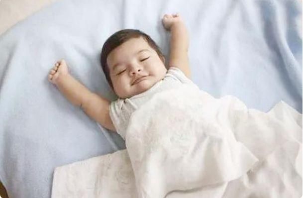 动作|宝宝在6个月前,若能熟练掌握这4个动作,证明发育节奏很优秀