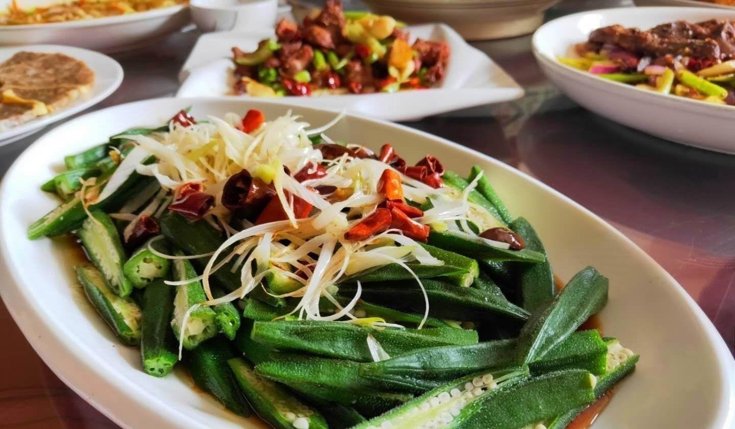 假期，请南方同学吃饭，10个人8道菜，同学北方菜都这么硬吗