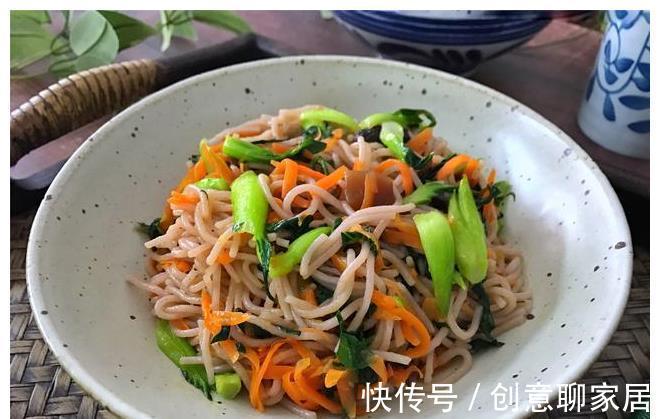 家常|家常米线多加一勺酱，越吃越香，拿肉都不换，做法也简单