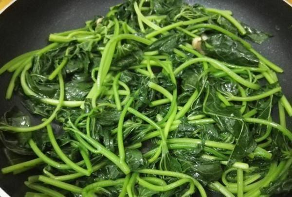 两小口的家常菜,每天不重样,虽然简单,但很幸福、很知足!