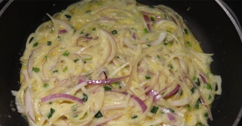 炖汤|冬天要多吃洋葱,加2个鸡蛋,不炒不腌不炖汤,出锅孩子抢吃光