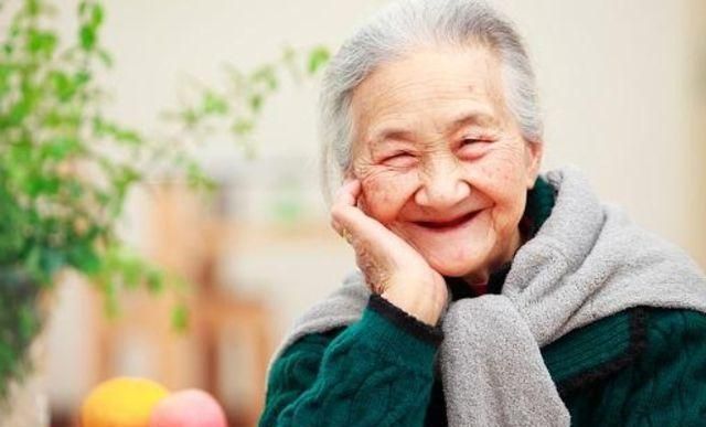 长寿老人|医生提醒:长寿的人,2件不起眼的小事是关键,不是运动、多走路