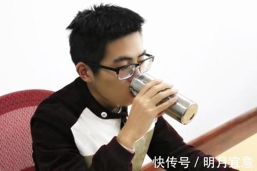 自来水|只喝电水壶烧开的自来水,对人体会有害吗?和桶装水比,哪个好?