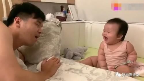 笑声|爸爸装睡逗宝宝玩,接下来宝宝笑声把心都萌化了