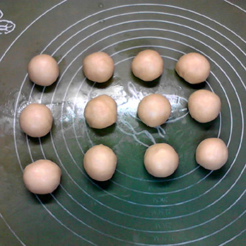 迷你香葱芝士火腿小方包，葱香浓郁，味道不错哦