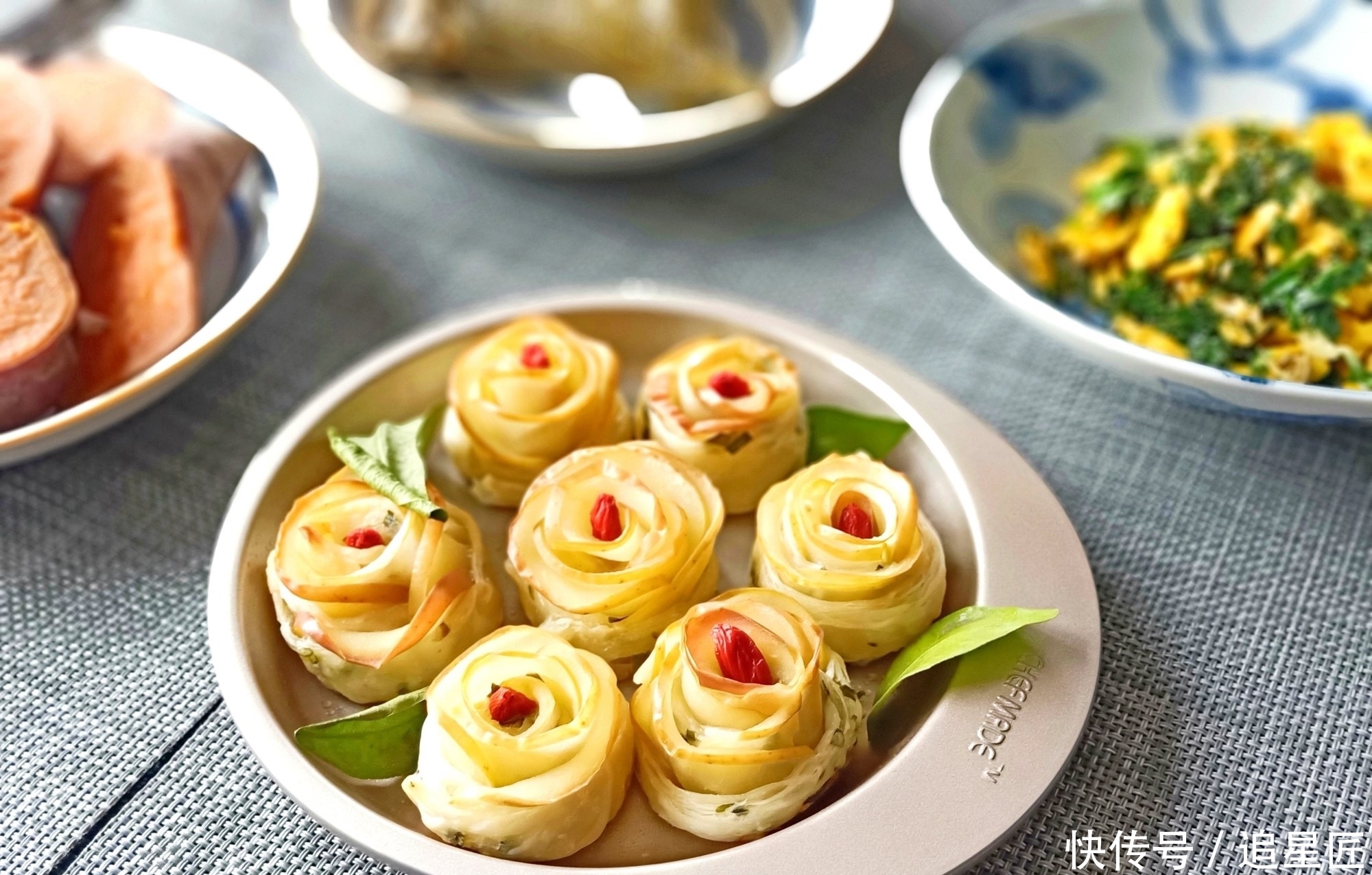 老两口的浪漫早餐,吃得舒服又省事儿,网友:有仪式感的生活