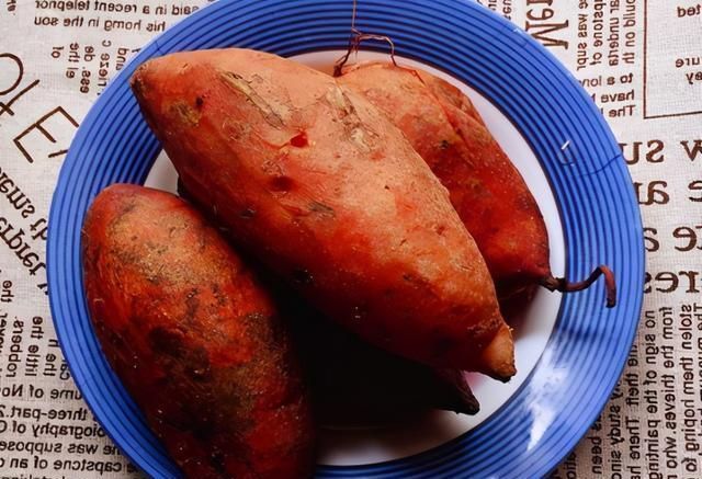 流糖汁|电饭锅版烤红薯，不加一滴水，红薯软糯流糖汁，比买的好吃多了