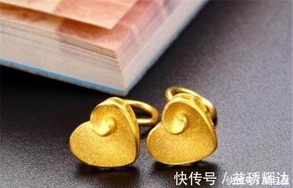 a1806 购买黄金耳钉时,是选弯针的好还是直针的好?金店老板一语道破