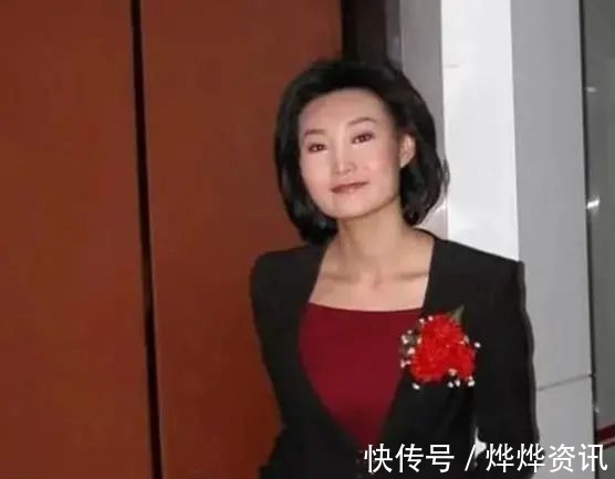 李梓萌!央视才女李梓萌练得一手好书法,专家也认可:字如其人,耐看!