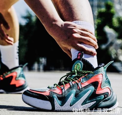 狂潮 200块钱的水泥克星篮球鞋,安踏要疯 狂潮2代!