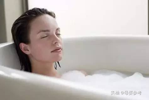 睡眠时间|怀孕之后喝水有讲究，要想胎儿发育好，有几个时间段补水要及时