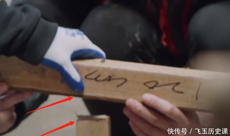 钉子太短,彭昱畅钉木头却“一场空”,何炅的表情过于真实了