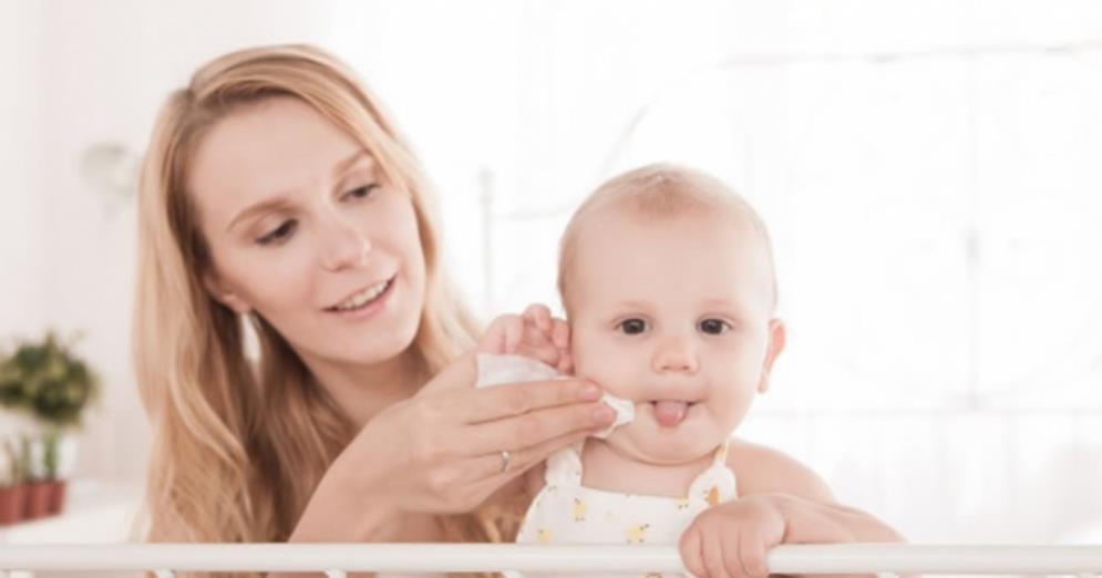 有害物质|给宝宝用湿巾擦嘴,看似干净实则在坑娃,有些湿巾“害人无痕”