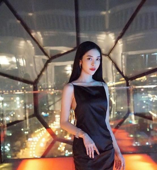 潮流小姐姐贤良淑德,美得精致,展现优雅大气!