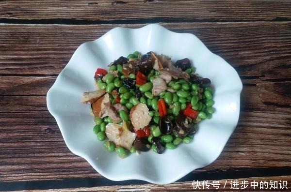 它的含铁量是菠菜的20倍,常吃眼睛变的更明亮,补血气色更好!