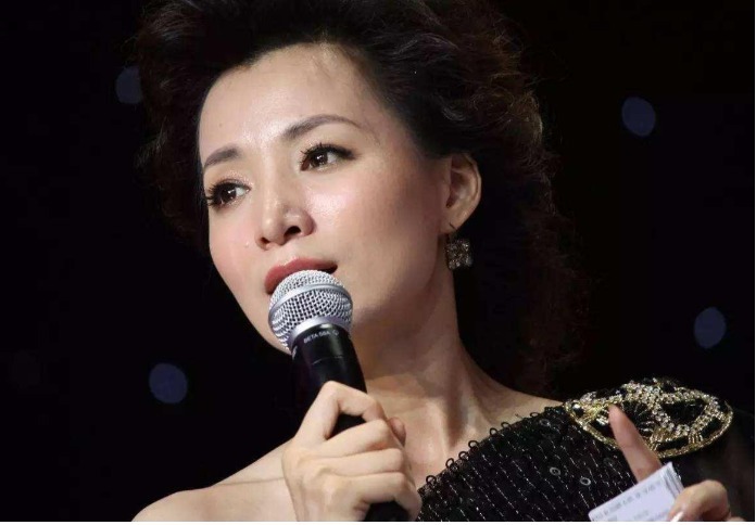 董卿|央視一姐董卿,連續4年缺席春晚,背后的原因究竟是什么