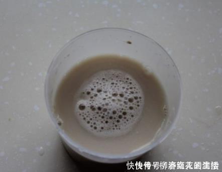 冷天发面时,只用酵母可不行大厨教你小妙招,轻轻松松发好面