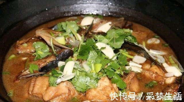 玄子|炖鱼时，别只会用醋去腥，教你一招好方法，炖好的鱼肉鲜美不腥