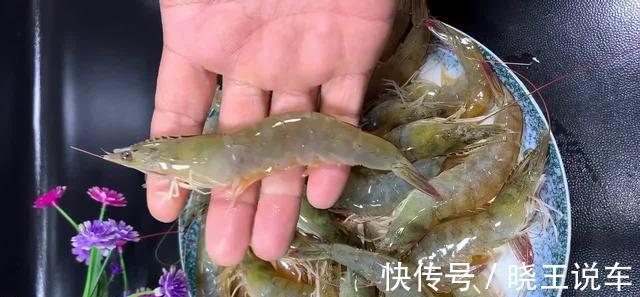 大虾既简单又好吃的做法,鲜香滑嫩又入味,厨房小白都能轻松搞定